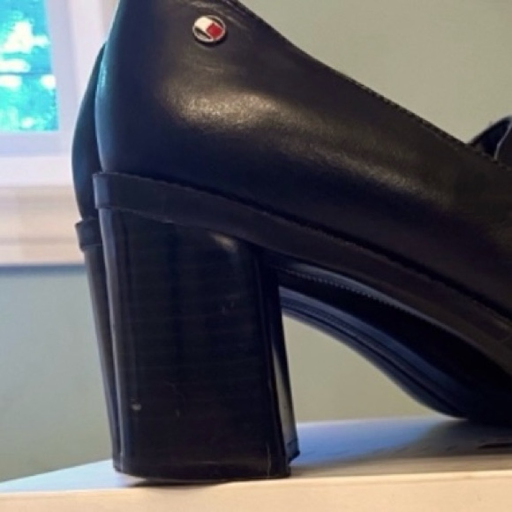 Tommy Hilfiger Black Leather Loafers with Heels Size 8 B Black - Picture 3 of 5